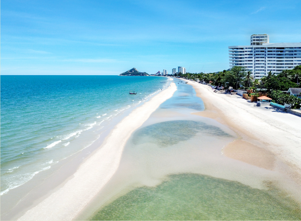 Hua Hin in high season with clear skies and cool weather, ideal for sightseeing and golf