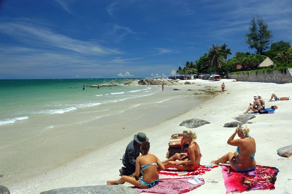 Map of Hua Hin Beach showing the shoreline from the Fishing Pier to Khao Takiab