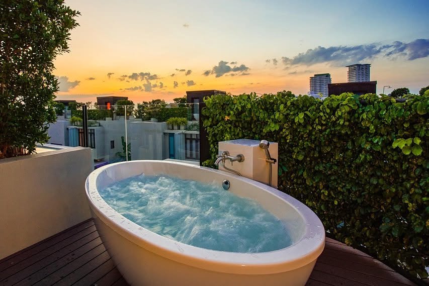 Moondeck Al Fresco Suite ที่ Let's Sea หัวหิน Outdoor Spa Tub บน Rooftop