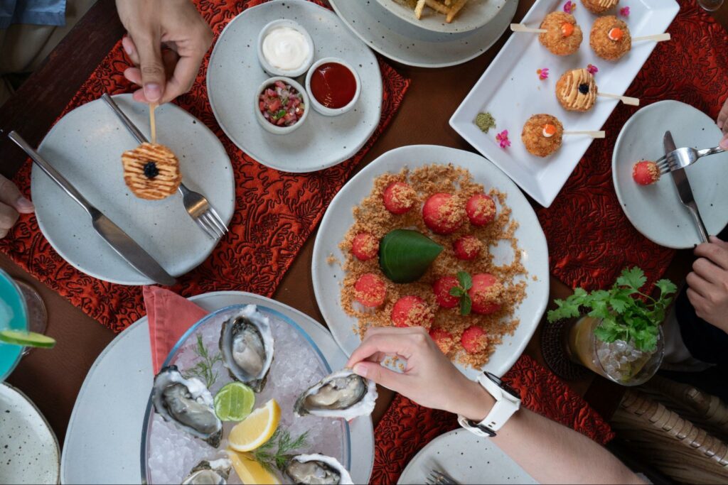 Beach Restaurant Let's Sea Dinner Service อาหารไทยริมทะเลถึง 22_00