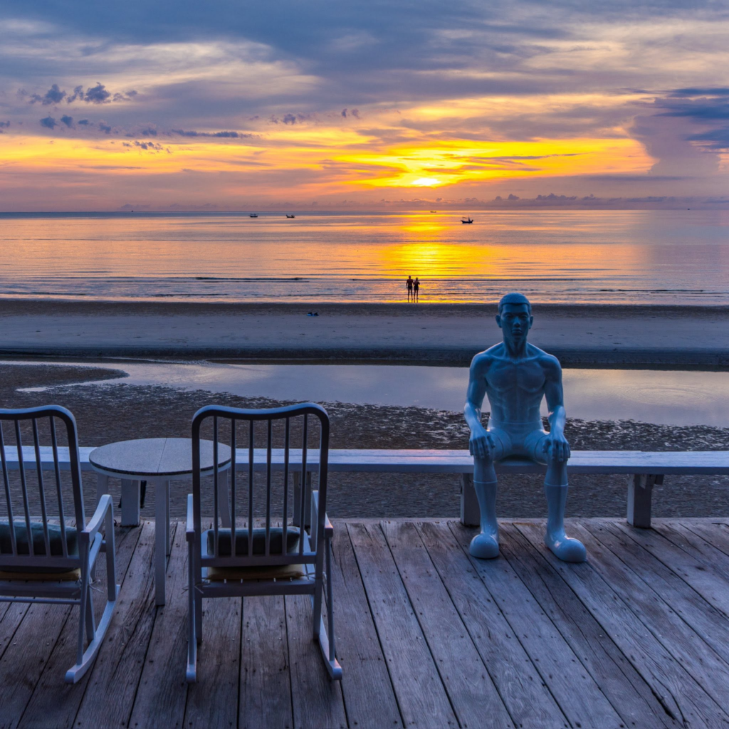 ดูพระอาทิตย์ตกหัวหิน Golden Hour แสงสะท้อนผิวทะเล