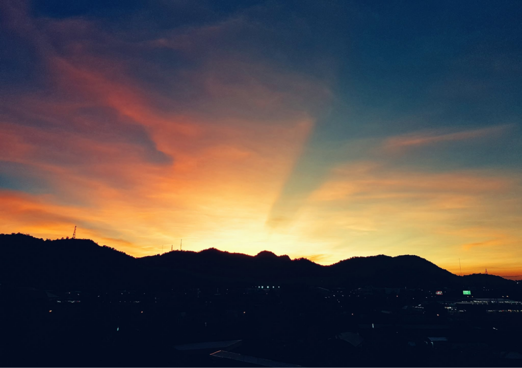 เขาหินเหล็กไฟ จุดชม Golden Hour พร้อมวิวพาโนรามาหัวหิน