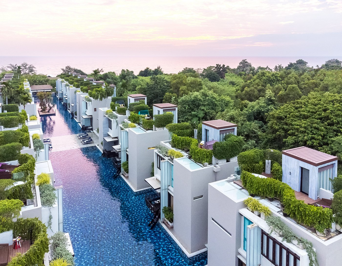 โรงแรมหัวหินวิวทะเล Let's Sea Beachfront Estate เขาตะเกียบ