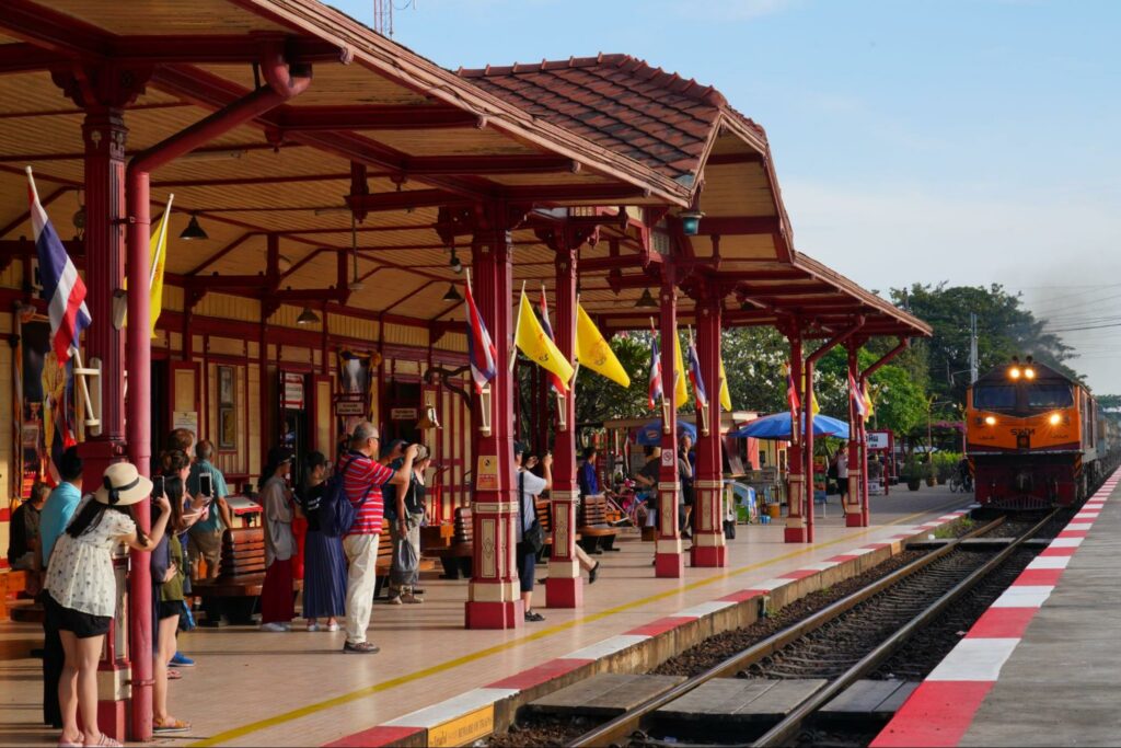รถไฟไปหัวหิน สถานีกลางกรุงเทพอภิวัฒน์ ตารางเวลา ราคา